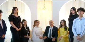 بحضور الأبناء والأحفاد.. سوري يعيد حفل زواجه بعد 30 عاما (فيديو)