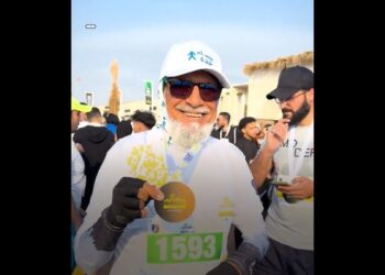 مسن يشارك في ماراثون معالم: العمر مجرد رقم.. وهدفنا كسب الصحة (فيديو)