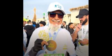 مسن يشارك في ماراثون معالم: العمر مجرد رقم.. وهدفنا كسب الصحة (فيديو)