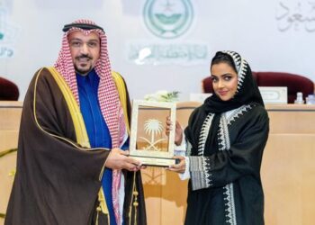 “نجلاء جان” أول سعودية تفوز بجائزة صناع المحتوى للإعلام السياحي (فيديو وصور)