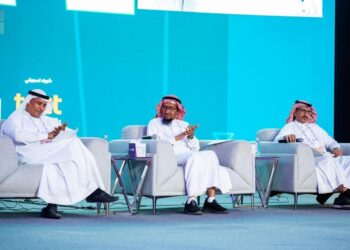 جلسات حوارية وضيوف متخصصون ينثرون إبداعاتهم في معرض جازان للكتاب 2025