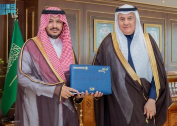 وزير “البيئة “يتسلّم شارة مُنتدى الاستثمار الرياضي ويؤكد أهمية دور الاستدامة في القطاع الواعد