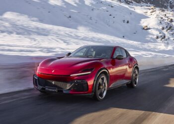 فيراري تتجاوز التوقعات وتحقق نموًا قويًا رغم تحديات السوق