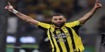 بنزيما يتصدر التشكيلة المثالية للجولة الـ20 في الدوري السعودي