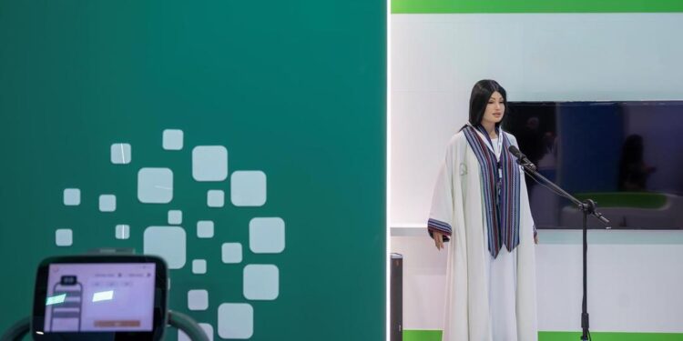 الروبوتات تشارك في معرض “فومكس” بالمنتدى السعودي للإعلام 2025