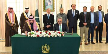 الصندوق السعودي للتنمية يوقع اتفاقيتين تنمويتين لدعم قطاعات المياه والمشتقات النفطية في باكستان