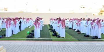 السعودية تلزم طلاب الثانوية بالزي الوطني في المدارس