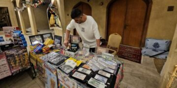 العشرة البيضاء“ وسندات الحج.. قصة شغف شاب بتراث العملات الوطنية