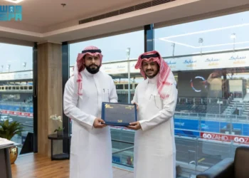 منتدى الاستثمار الرياضي يسلم شارة SIF لشركة رياضة المحركات السعودية