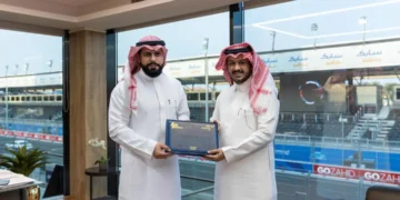 منتدى الاستثمار الرياضي يسلم شارة SIF لشركة رياضة المحركات السعودية