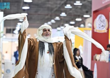 زوار معرض ” SNP Expo2 ” بالكويت يشاركون في العرضة السعودية