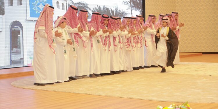 نائب أمير تبوك يرعى احتفال مدارس الملك عبد العزيز النموذجية بيوم التأسيس