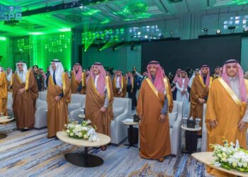 أمير المنطقة الشرقية يفتتح منتدى الأحساء 2025