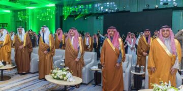 أمير المنطقة الشرقية يفتتح منتدى الأحساء 2025