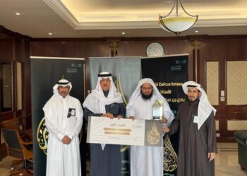 محافظ شقراء يُكرم الفائزين والفائزات بجائزة الأداء المتميز
