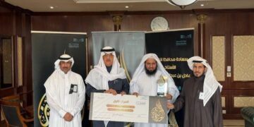 محافظ شقراء يُكرم الفائزين والفائزات بجائزة الأداء المتميز