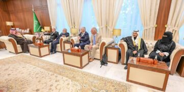 أمير حائل يستقبل مجموعة شركات كندية وهولندية للاستثمار بالمنطقة