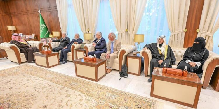 أمير حائل يستقبل مجموعة شركات كندية وهولندية للاستثمار بالمنطقة