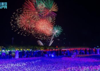 الهيئة الملكية بينبع تطلق عروض الألعاب النارية بمهرجان الزهور بينبع