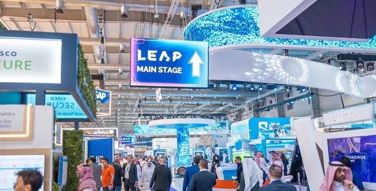 استثمارات تتجاوز 1.78 مليار دولار لتعزيز الذكاء الاصطناعي والمواهب الرقمية خلال اليوم الثالث من مؤتمر LEAP 25