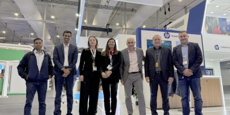 شركة طلبات المكتب المحدودة EZOrder تُصبح الموزّع الرئيسي لطابعات HP A3 في السعودية خلال مؤتمر LEAP 2025