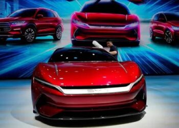 BYD تشعل المنافسة في سوق السيارات الكهربائية بنظام “عين الإله” الذكي (إنفو جراف)