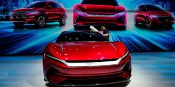 BYD تشعل المنافسة في سوق السيارات الكهربائية بنظام “عين الإله” الذكي (إنفو جراف)