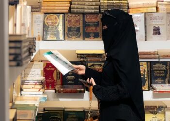 معرض جازان للكتاب يشهد حضورًا لافتًا
