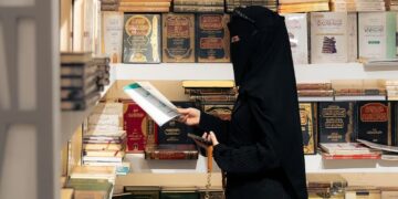 معرض جازان للكتاب يشهد حضورًا لافتًا