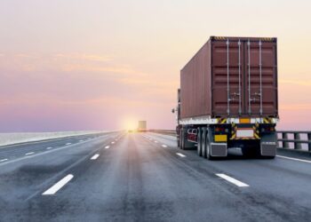 هيئة النقل تفعل نظامًا جديدًا لتنظيم دخول الشاحنات للمنطقة الشرقية (إنفو جراف)