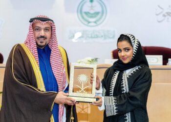 أمير القصيم يكرّم نجلاء جان بجائزة صناعة المحتوى في نسختها الرابعة