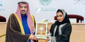 أمير القصيم يكرّم نجلاء جان بجائزة صناعة المحتوى في نسختها الرابعة