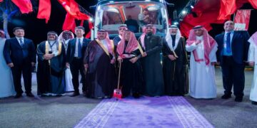 التجارة الوطنية تدشن حافلاتها الكهربائية بالمملكة وتعلن عن مصنع لتجميعها بالتعاون مع كينج لونج الصينية