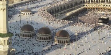 منظومة كهربائية متكاملة لضمان راحة ضيوف الرحمن في المسجد الحرام (إنفو جراف)