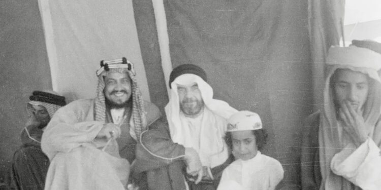 مكتبة الملك عبدالعزيز تطلق معرض “قلب الجزيرة العربية” لتوثيق رحلة فيلبي التاريخية (إنفو جراف)