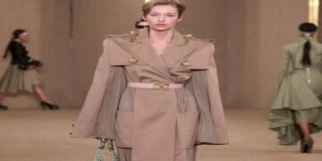 لون العام 2025: “موكا موس” يسيطر على صيحات الموضة والتصميم