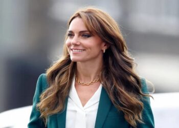 عقود تشوكر ذهبية بتصاميم ملكية: أناقة مستوحاة من الأميرات