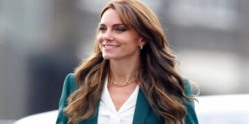 عقود تشوكر ذهبية بتصاميم ملكية: أناقة مستوحاة من الأميرات