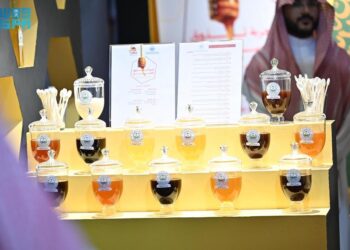 مهرجان عسل جازان يستعرض أنواعًا مختلفة من العسل المميز والفريد