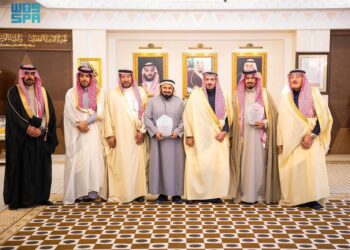 أمير القصيم يكرّم الفائزين في مسابقة أكبر كمأة ضمن مهرجان الفقع 2025