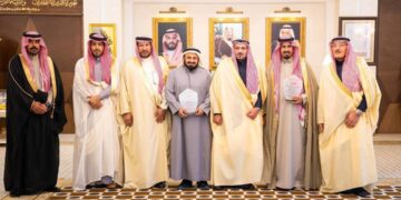 أمير القصيم يكرّم الفائزين في مسابقة أكبر كمأة ضمن مهرجان الفقع 2025