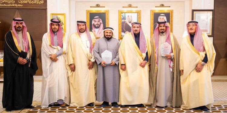 أمير القصيم يكرّم الفائزين في مسابقة أكبر كمأة ضمن مهرجان الفقع 2025