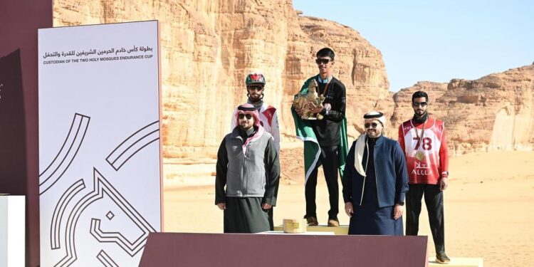 الفارس السعودي مهند السالمي يتوج بلقب كأس خادم الحرمين الشريفين للقدرة والتحمل في العُلا
