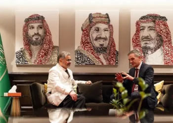 وزير العلوم والابتكار والتقنية البريطاني يزور مركز التميز للقلب في “التخصصي”