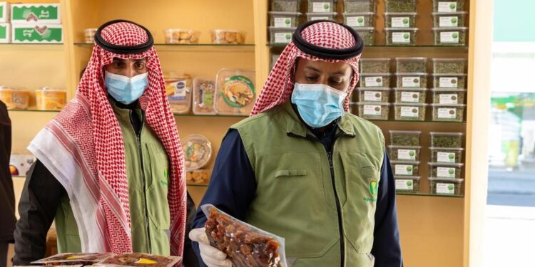 بيئة الحدود الشمالية تنفذ جولات رقابية على أسواق النفع العام استعدادًا لشهر رمضان المبارك