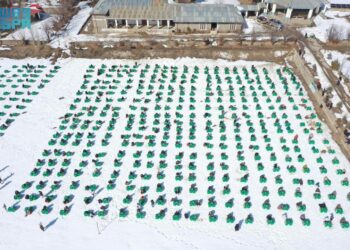 مركز الملك سلمان للإغاثة يوزع 1.050 حقيبة شتوية في إقليمي البنجاب وخيبربختون خوا في باكستان