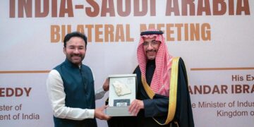 وزير الصناعة والثروة المعدنية يبحث الفرص الاستثمارية المشتركة مع أبرز شركات التعدين الهندية