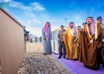 أمير القصيم يدشّن “مجسم يوم التأسيس” على طريق الملك عبدالله ببريدة