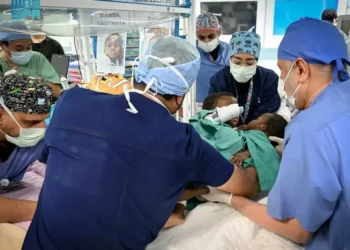 السعودية تنجح في فصل التوأم السيامي البوركيني “حوى وخديجة”