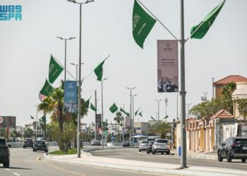 أعلام الوطن واللوحات التعبيرية تزين المنطقة الشرقية احتفاء بـ”يوم التأسيس”